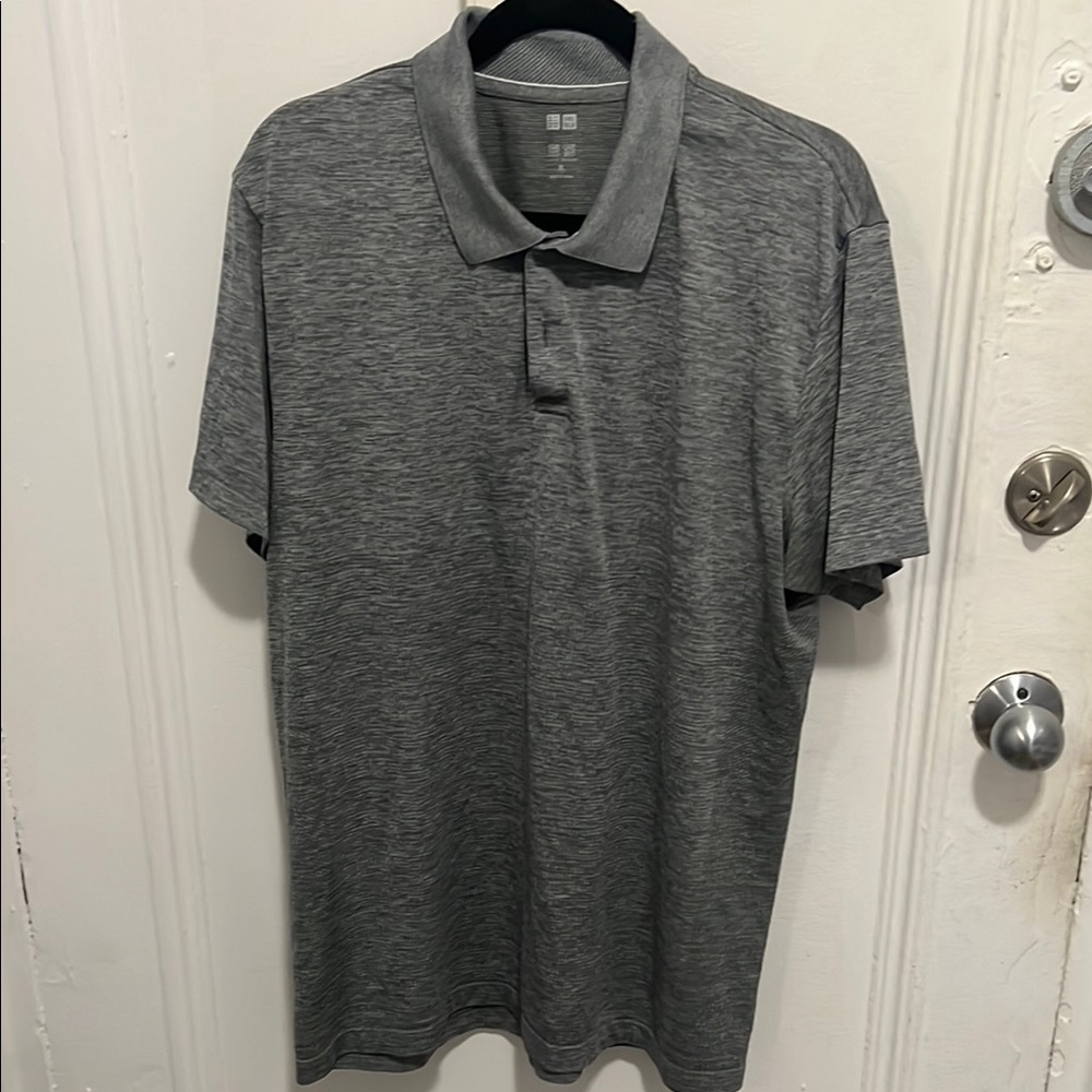 Uniqlo Gray Polo Shirt with Relaxed Fit and Moisture-Wicking Fabric